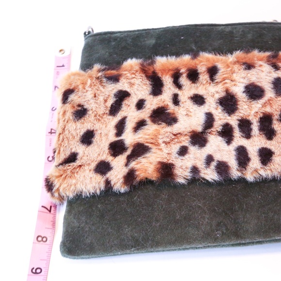 America & Beyond Green Leopard Faux Fur Crossbody Clutch Chain Strap NWT - Picture 10 of 16